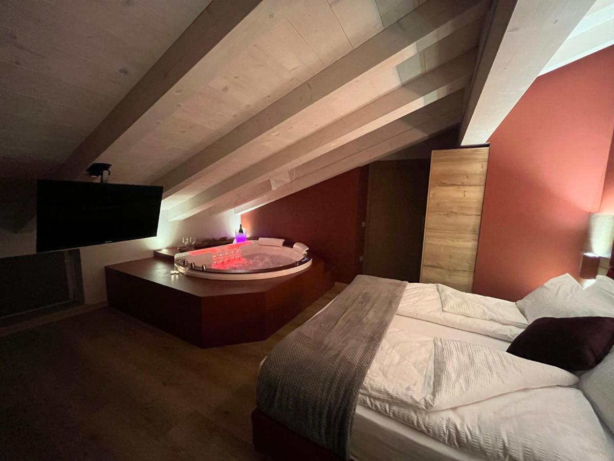 Le Rocce Val Di Non - Quality Room & Breakfast Tassullo エクステリア 写真