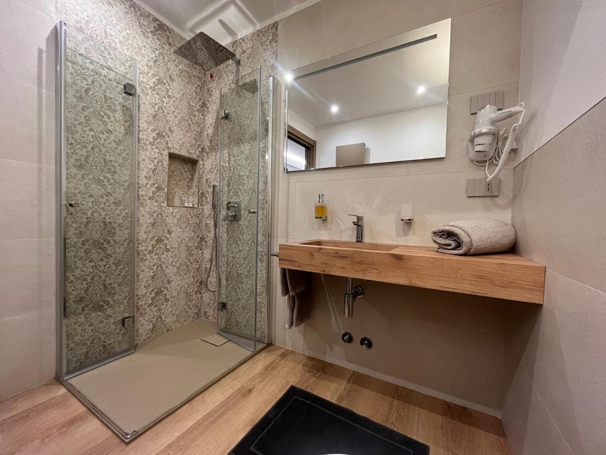 Le Rocce Val Di Non - Quality Room & Breakfast Tassullo エクステリア 写真